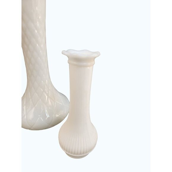 White Milk Glass Bud Vases Set Of 2 With Ribbed & Diamond Pattern Design Vintage - Picture 12 of 13